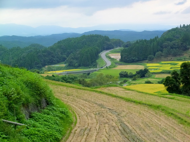 山間部を継ぐ道路