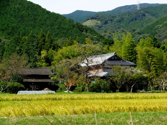 静かな山里の秋