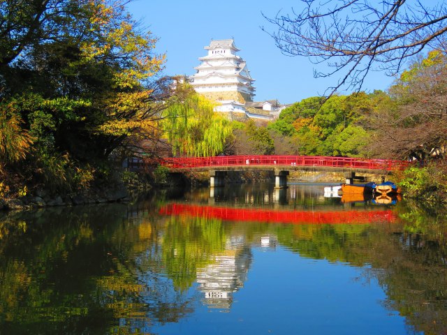 秋も半ばの姫路城