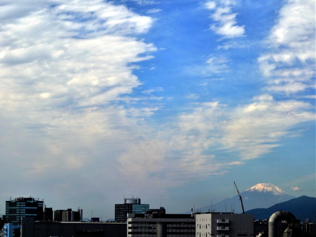 昨日の朝川崎から見た富士山