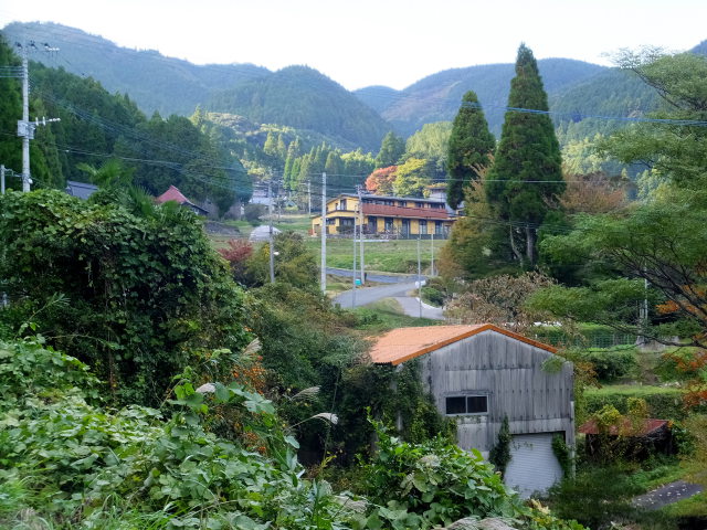 山間部深まり行く秋