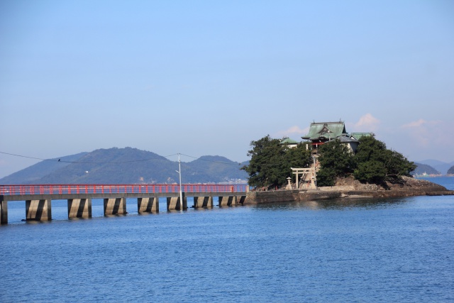 海に浮ぶ津嶋神社