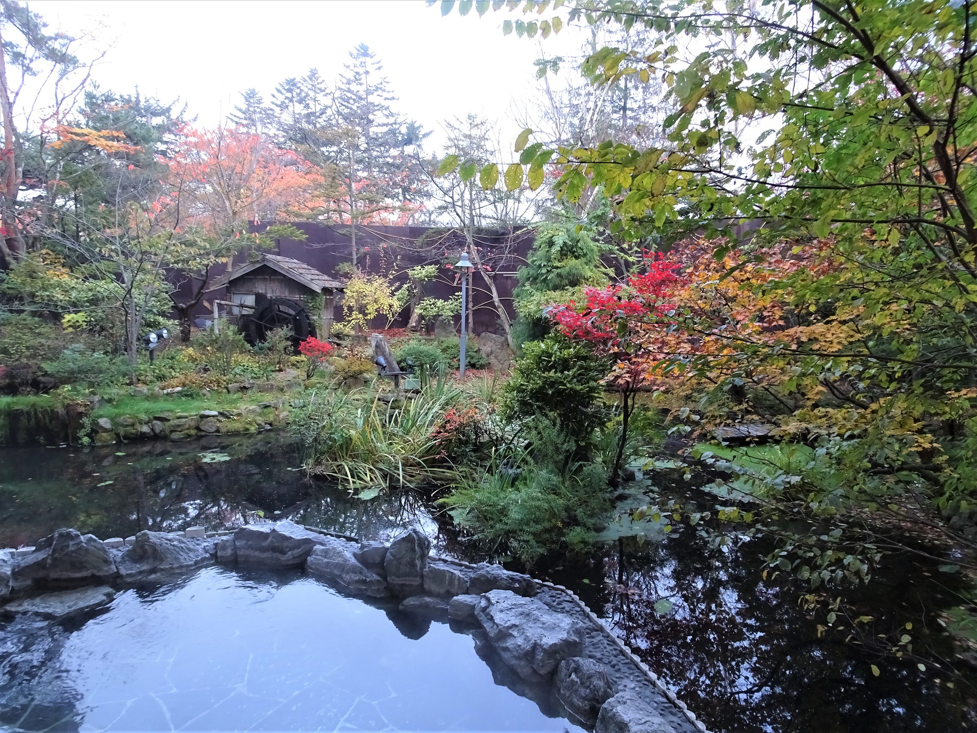 日本の風景 森の湯の露天風呂 壁紙19x1440 壁紙館