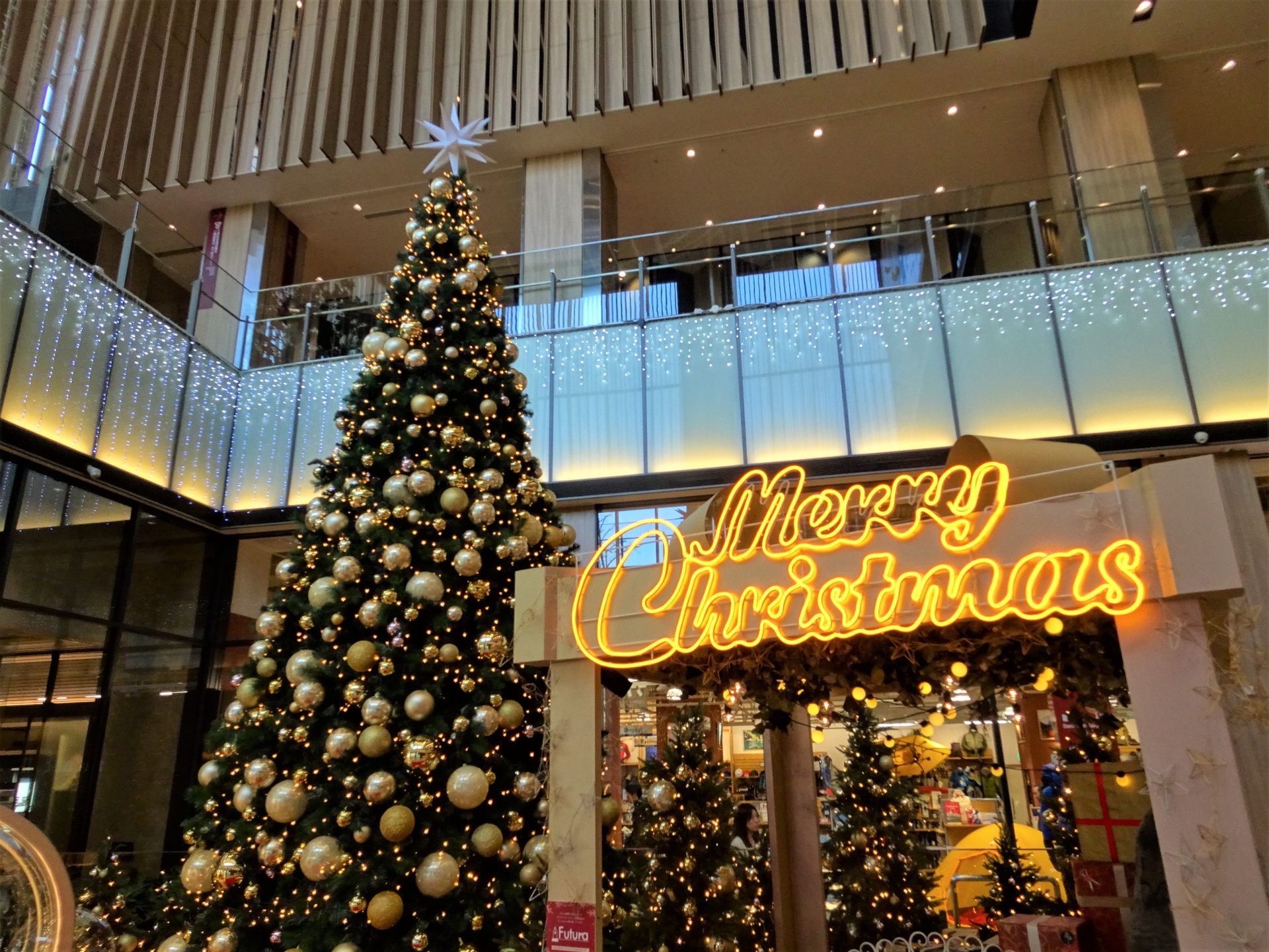 夜景 花火 イルミ 平和なクリスマスを祈ります 壁紙19x1440 壁紙館