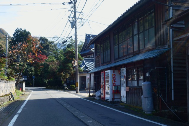 山里の古い売店