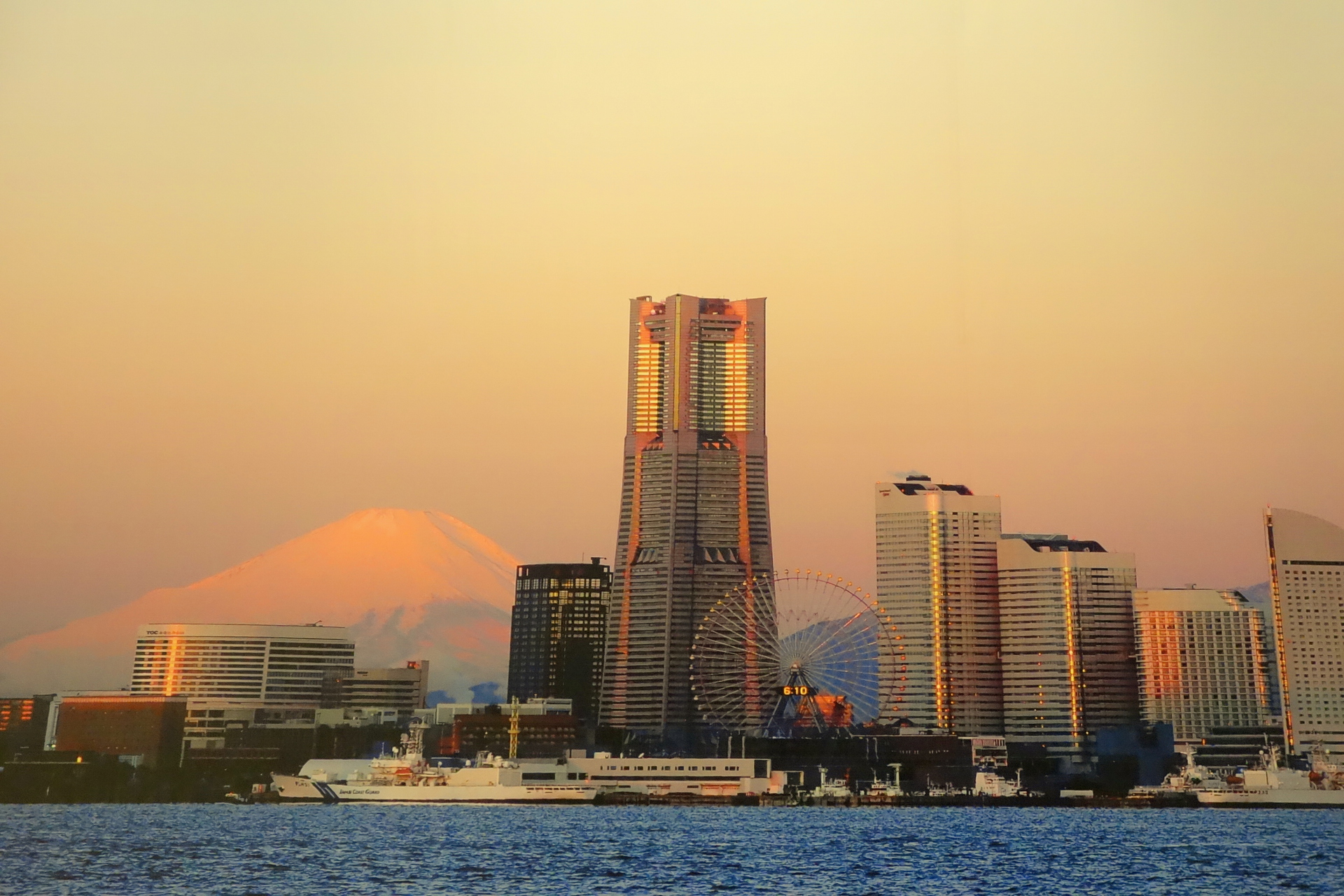 朝焼け/夕焼け「みなとみらいと富士山」壁紙1920x1280 - 壁紙館