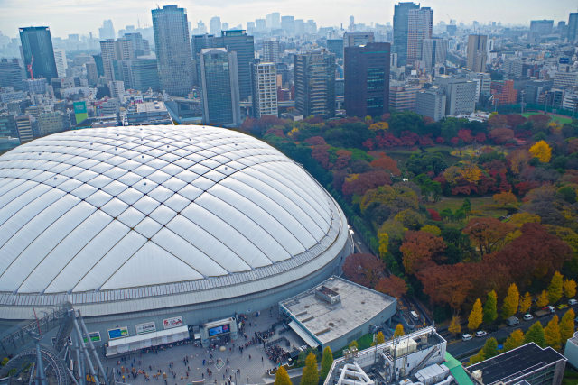 東京ドームと小石川後楽園