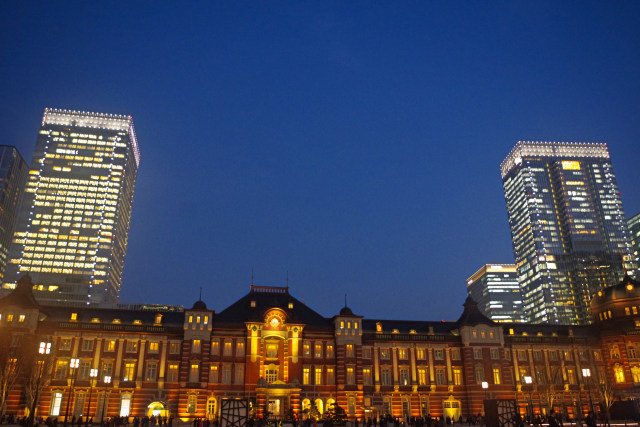 夕暮れの東京駅舎