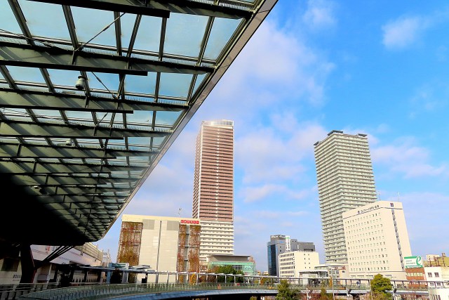 岐阜駅前にて