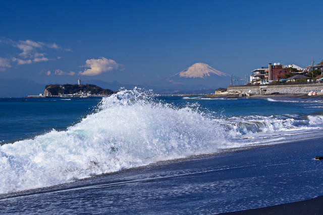 波高し 湘南の海