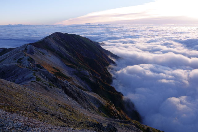 雲海と小蓮華山