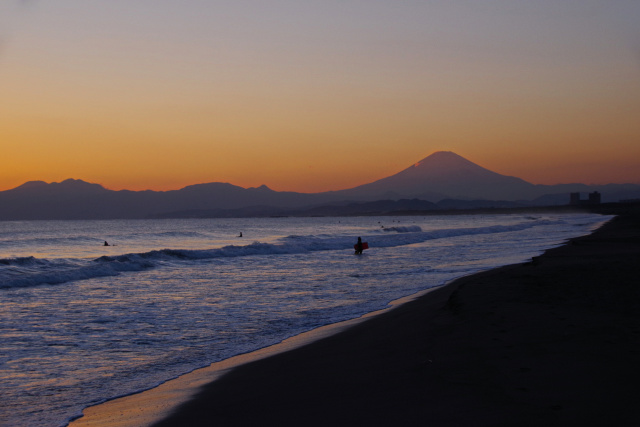 湘南海岸の夕暮れ