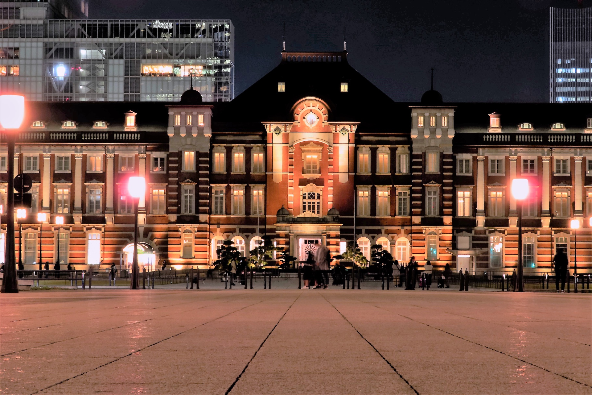 夜景 花火 イルミ 東京駅丸の内 壁紙19x1280 壁紙館