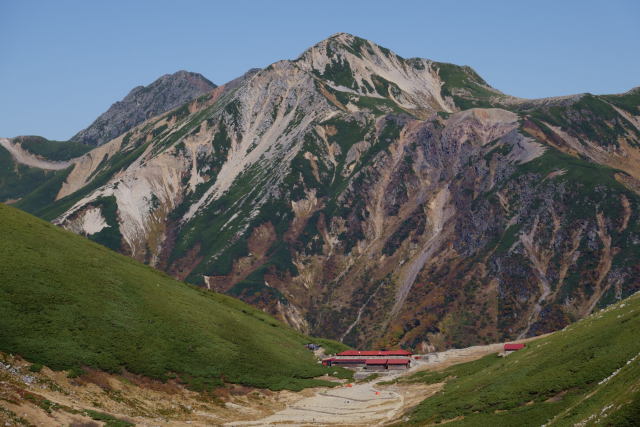 双六小屋と鷲羽岳