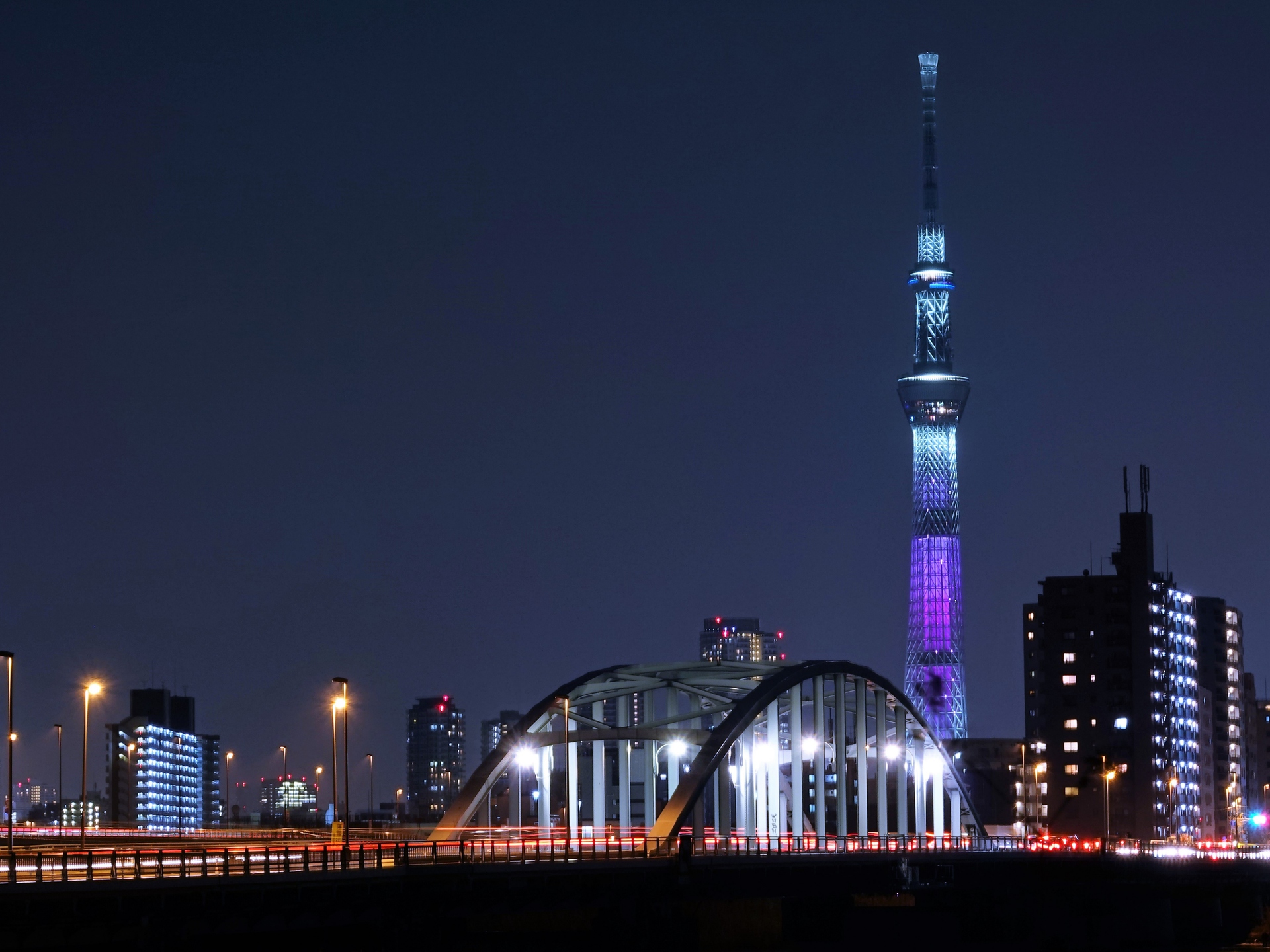 夜景 花火 イルミ 新四つ木橋とスカイツリー 壁紙19x1440 壁紙館