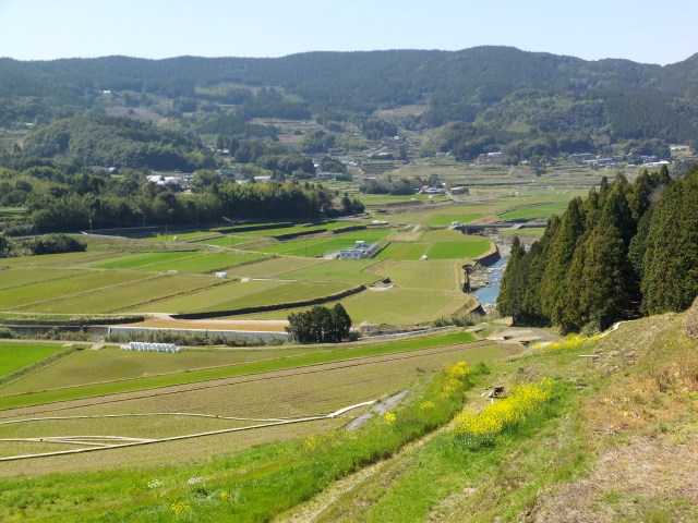 春めいて来た山村風景