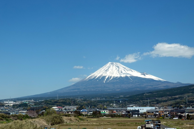 新幹線の車窓から見た富士山