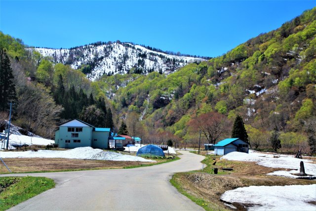 雪残る里山2