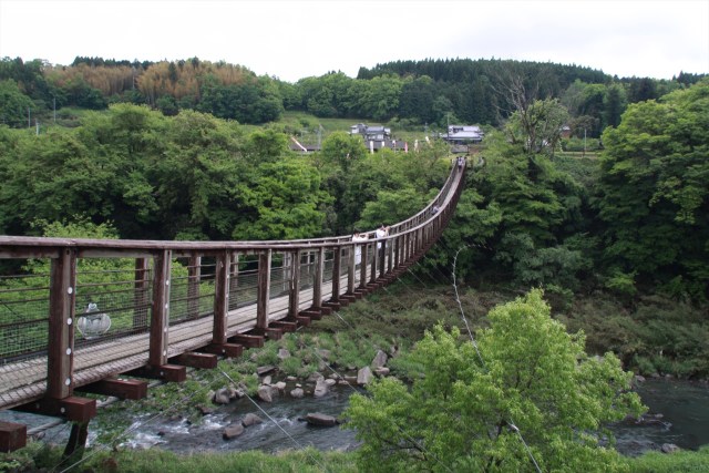 揺れる吊り橋