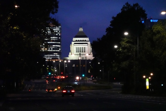 桜田門より国会議事堂を望む