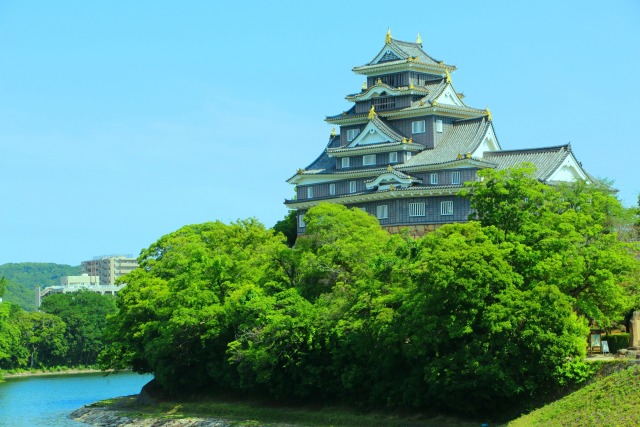 新緑の岡山城