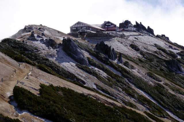 初冬の燕山荘