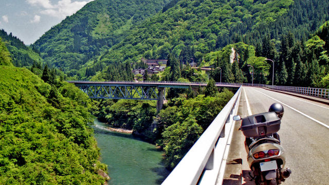 五箇山の湯出島橋