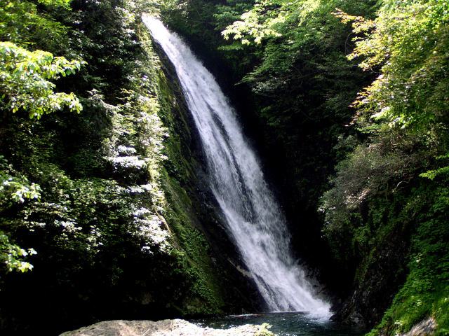 横谷峡の鶏鳴滝