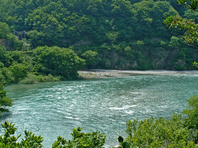 白川村の庄川本流