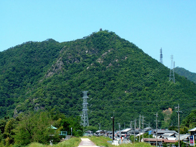 山頂に猿啄城