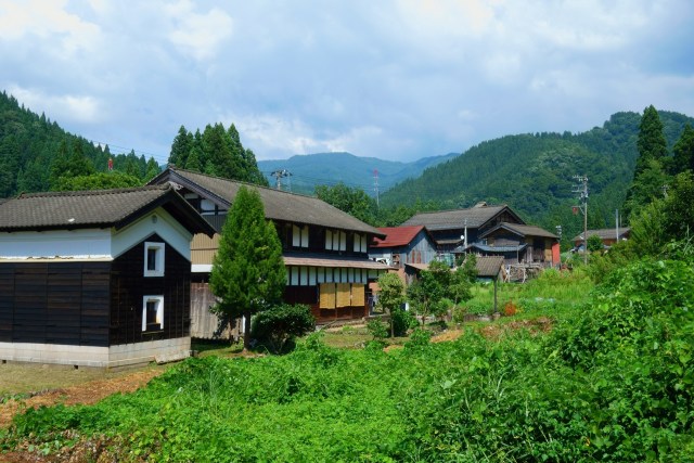 晩夏の山村 