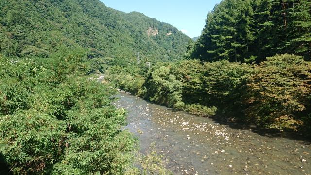 紅葉を待つ初秋の梓川