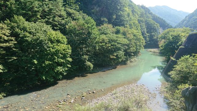 瑠璃色の信州梓川