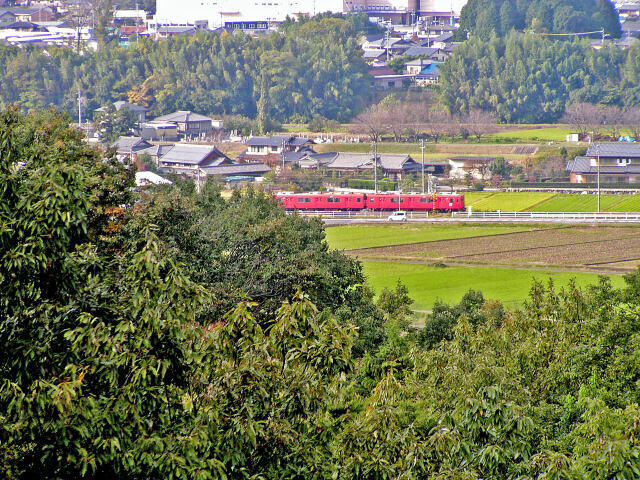 城址展望台より名鉄電車