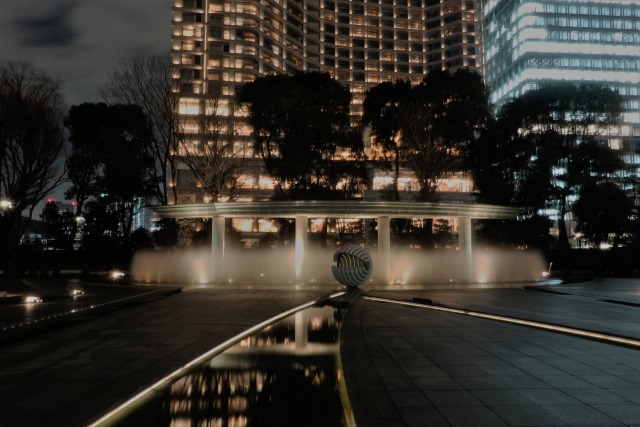 和田倉噴水公園の夜景