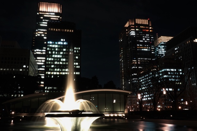 和田倉噴水公園の夜景