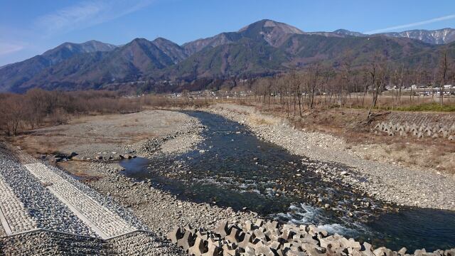 冬の信州あづさ川