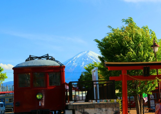 電車神社富士山