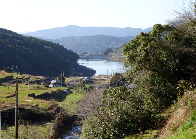 山村の小さいダム