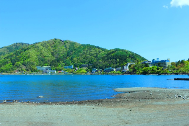 新緑の河口湖