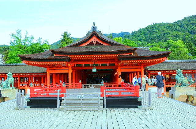 新緑の厳島神社