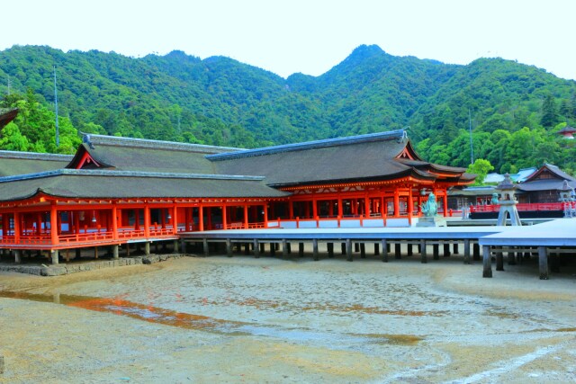 新緑の厳島神社