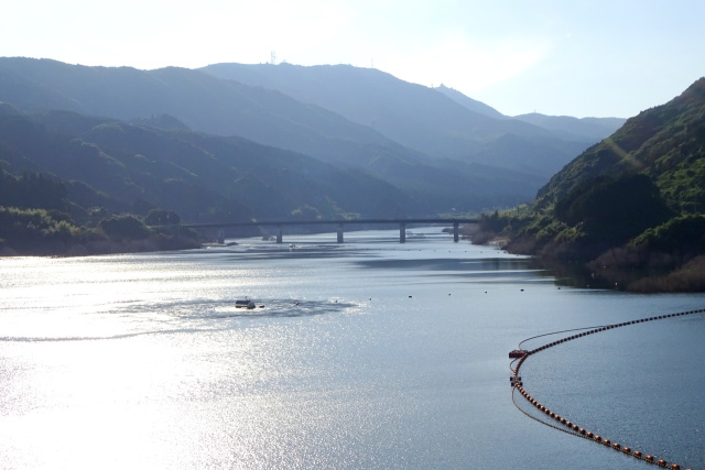 五ケ山ダムから佐賀大橋と背振山