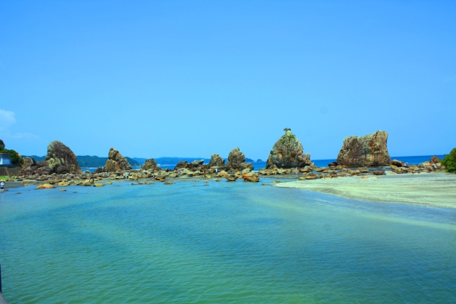 夏の橋杭岩