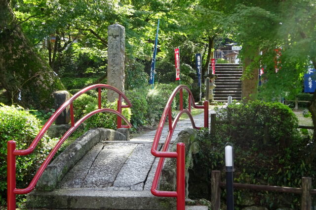 梅雨の晴れ間天拝山登山口武蔵寺