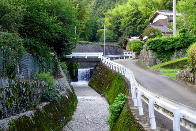 山村集落の坂道