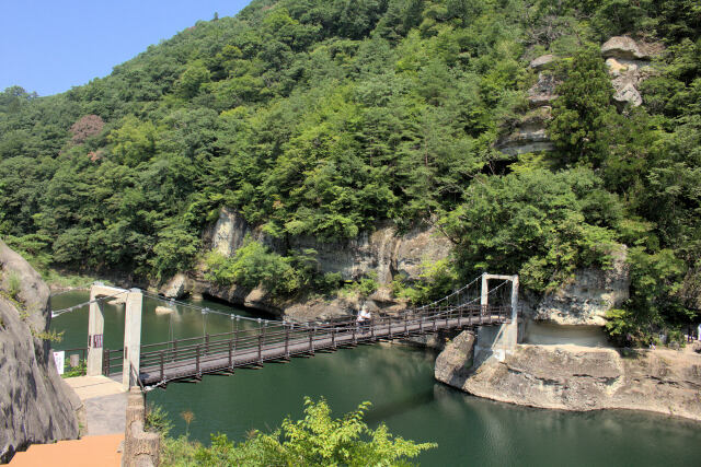 塔のへつり吊り橋