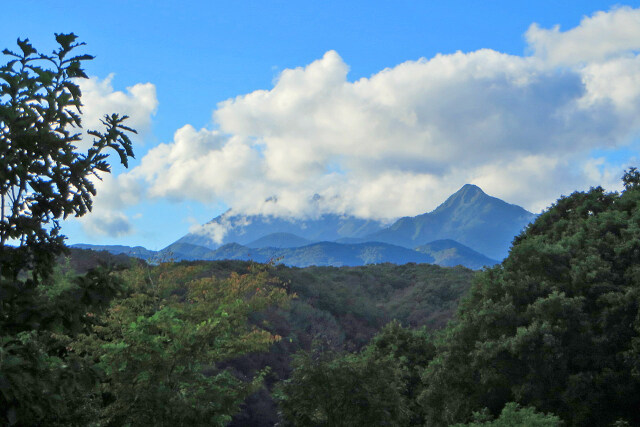 雲のかかる大山 初秋