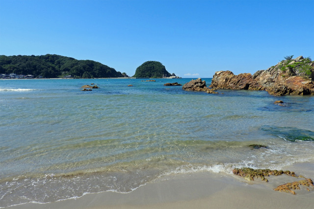 秋 静かな午後の海岸