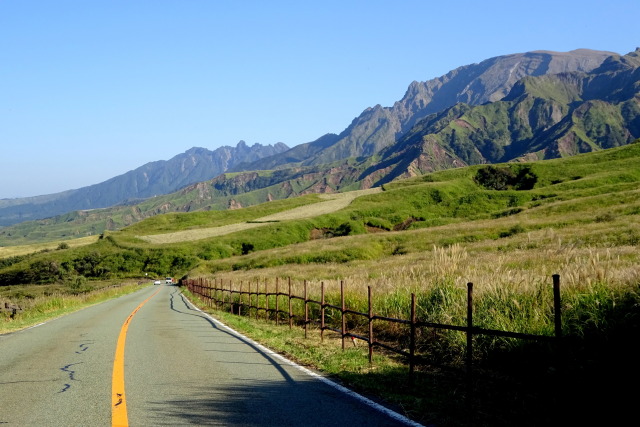 阿蘇東登山道より高岳と根子岳